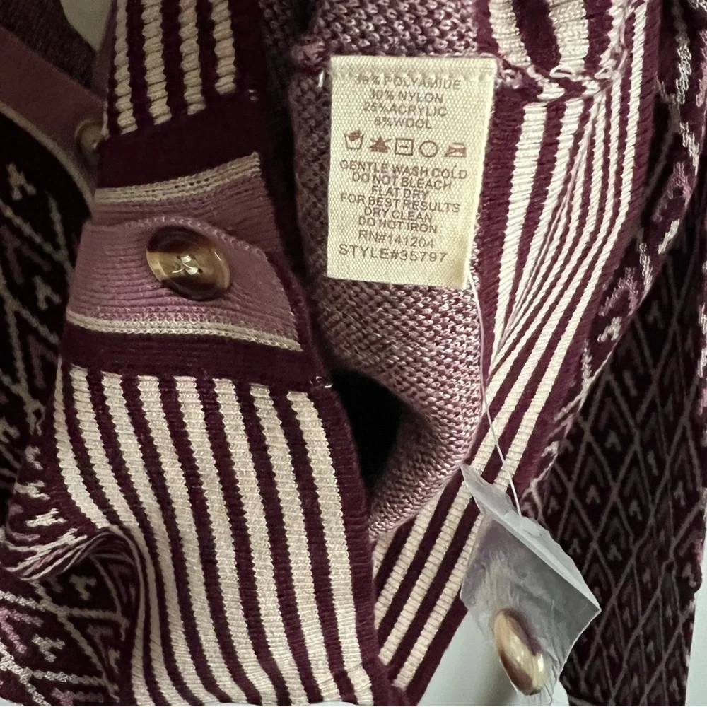 Hem & Thread NWT Maroon and Light Pink Geometric Cardigan, Women’s Size Medium - Picture 4 of 5